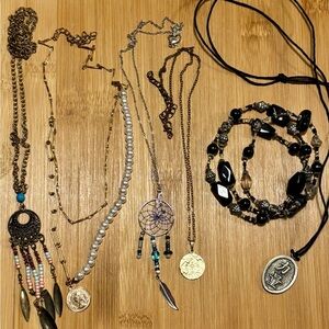Jewelry Set - 5 necklaces and 1 bracelet